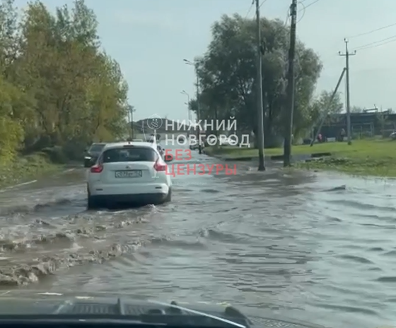 Огромная пробка образовалась на Гребном канале в Нижнем Новгороде после дождя - фото 1