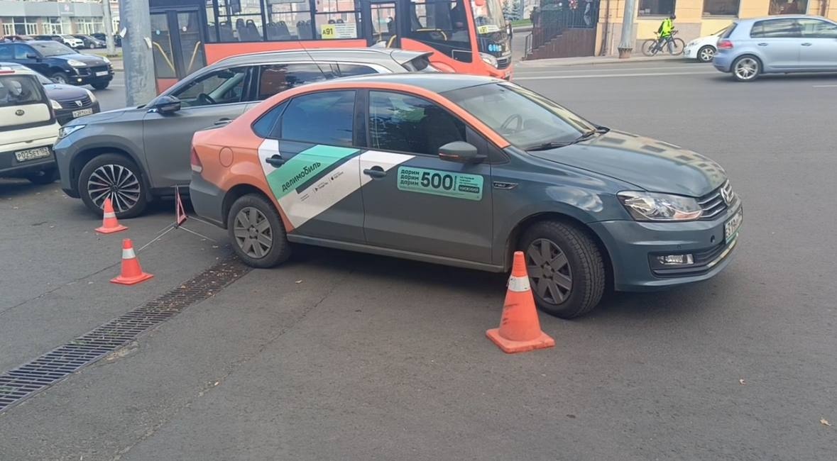 Автомобиль каршеринга наехал на женщину в центре Нижнего Новгорода - фото 1
