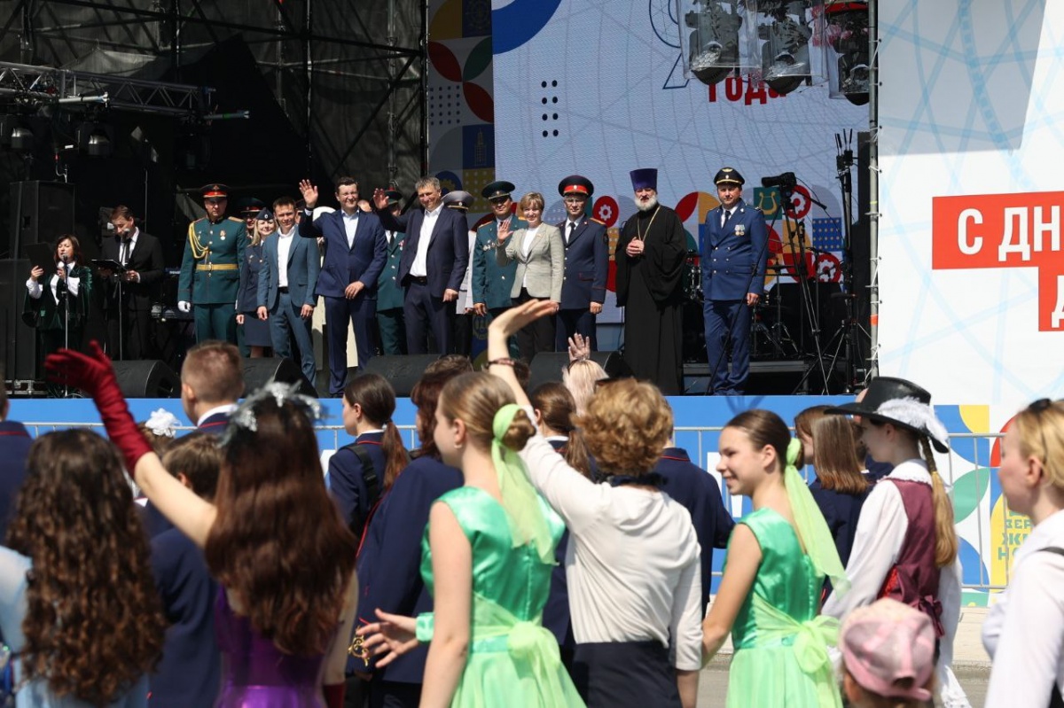 День города в Дзержинске открылся торжественным парадом - фото 1