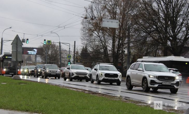 Огромные пробки возникли на перекрестке Ванеева &mdash; Сусловой в Нижнем Новгороде - фото 20
