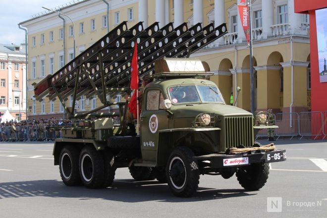 Фоторепортаж: парад в честь 80-й годовщины Победы прошел в Нижнем Новгороде - фото 84