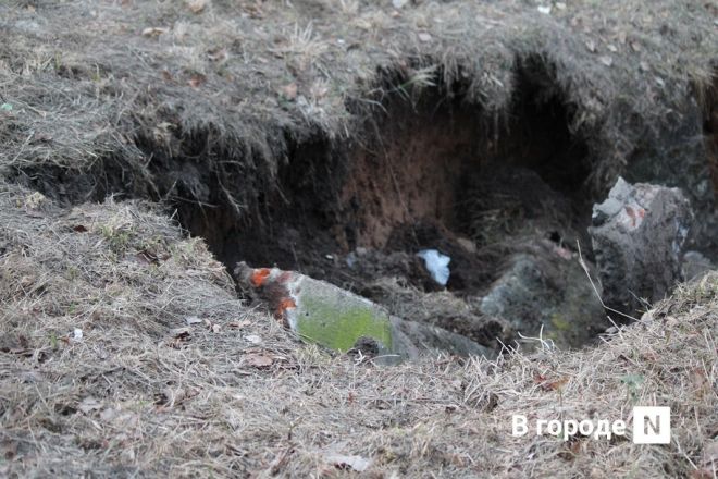 Огромный провал появился на склоне Александровского сада в Нижнем Новгороде - фото 5