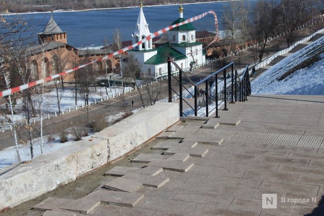 Ржавые урны и разбитая плитка: как пережили зиму знаковые места Нижнего Новгорода - фото 62
