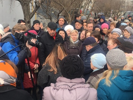 Более 100 человек вышли на пикет против строительства гостиницы на Совнаркомовской