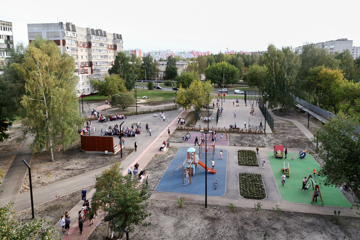 Сквер с жасминами и барбарисами открыли после благоустройства в Автозаводском районе
