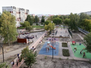 Сквер с жасминами и барбарисами открыли после благоустройства в Автозаводском районе