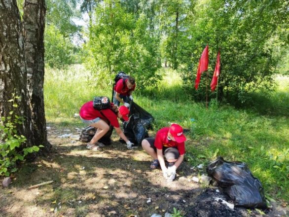 Комсомольцы очистили от мусора берега озера Сортировочное  - фото 3